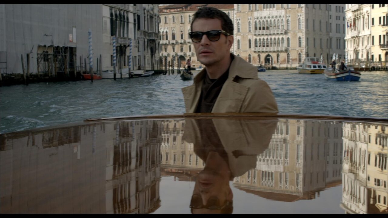 still de divulgação de Latitudes (2014)